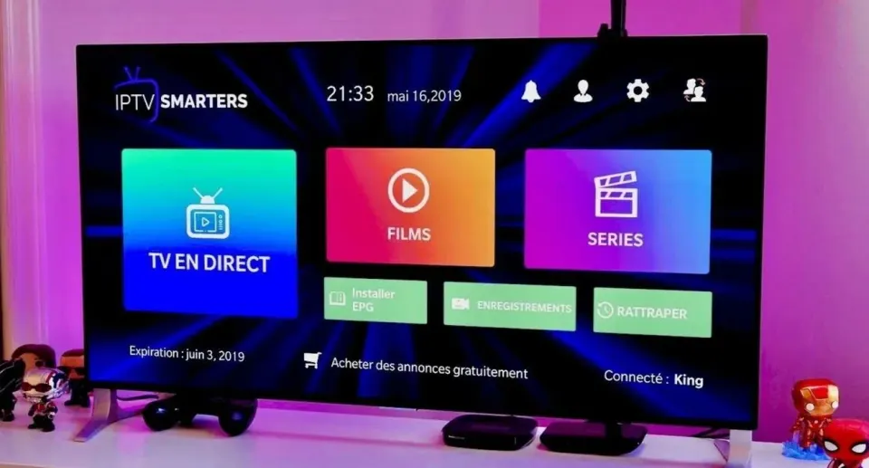 Startscherm van IPTV Smarters Pro met Live TV, Films en Series